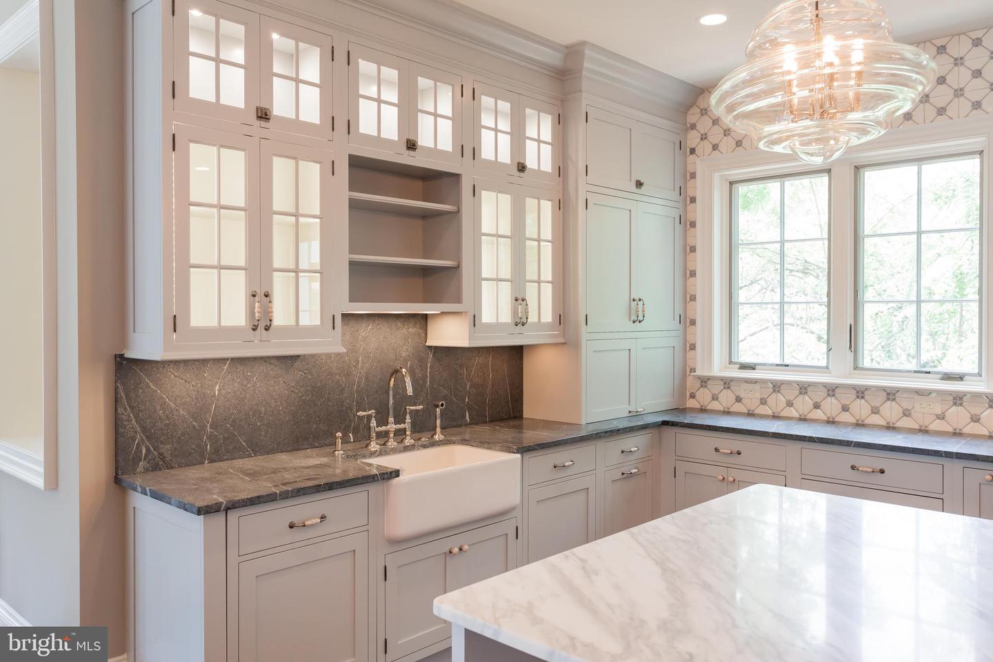 3500 N ABINGDON ST, ARLINGTON, Virginia 22207, 6 Bedrooms Bedrooms, 27 Rooms Rooms,6 BathroomsBathrooms,Residential,For sale,3500 N ABINGDON ST,VAAR2065572 MLS # VAAR2065572