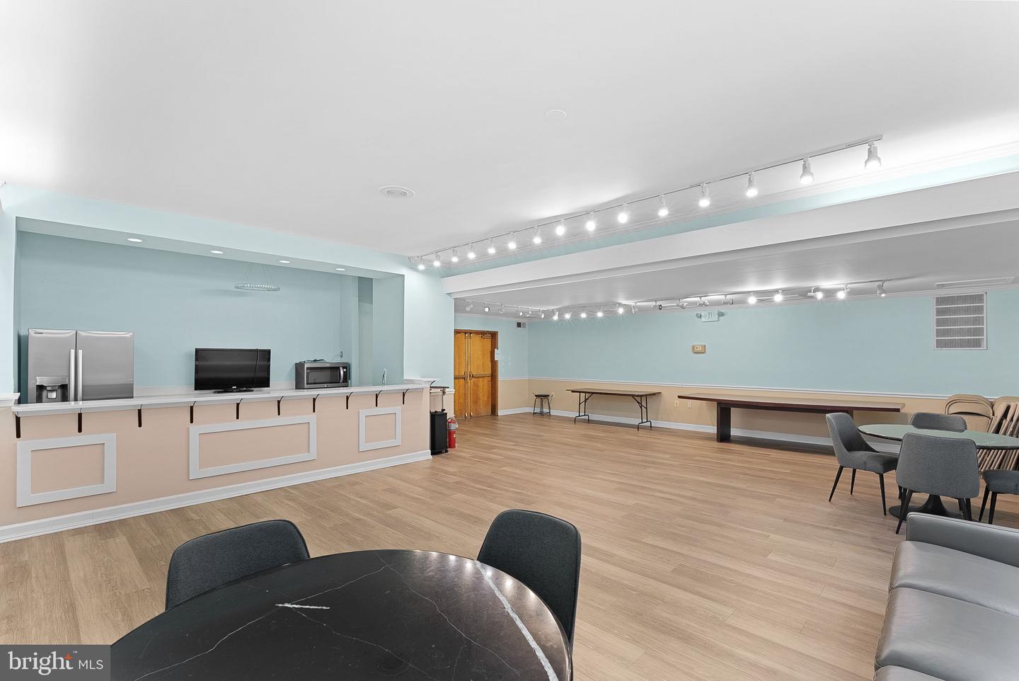 5340 HOLMES RUN PKWY #400, ALEXANDRIA, Virginia 22304, 1 Bedroom Bedrooms, ,1 BathroomBathrooms,Residential,For sale,5340 HOLMES RUN PKWY #400,VAAX2051336 MLS # VAAX2051336