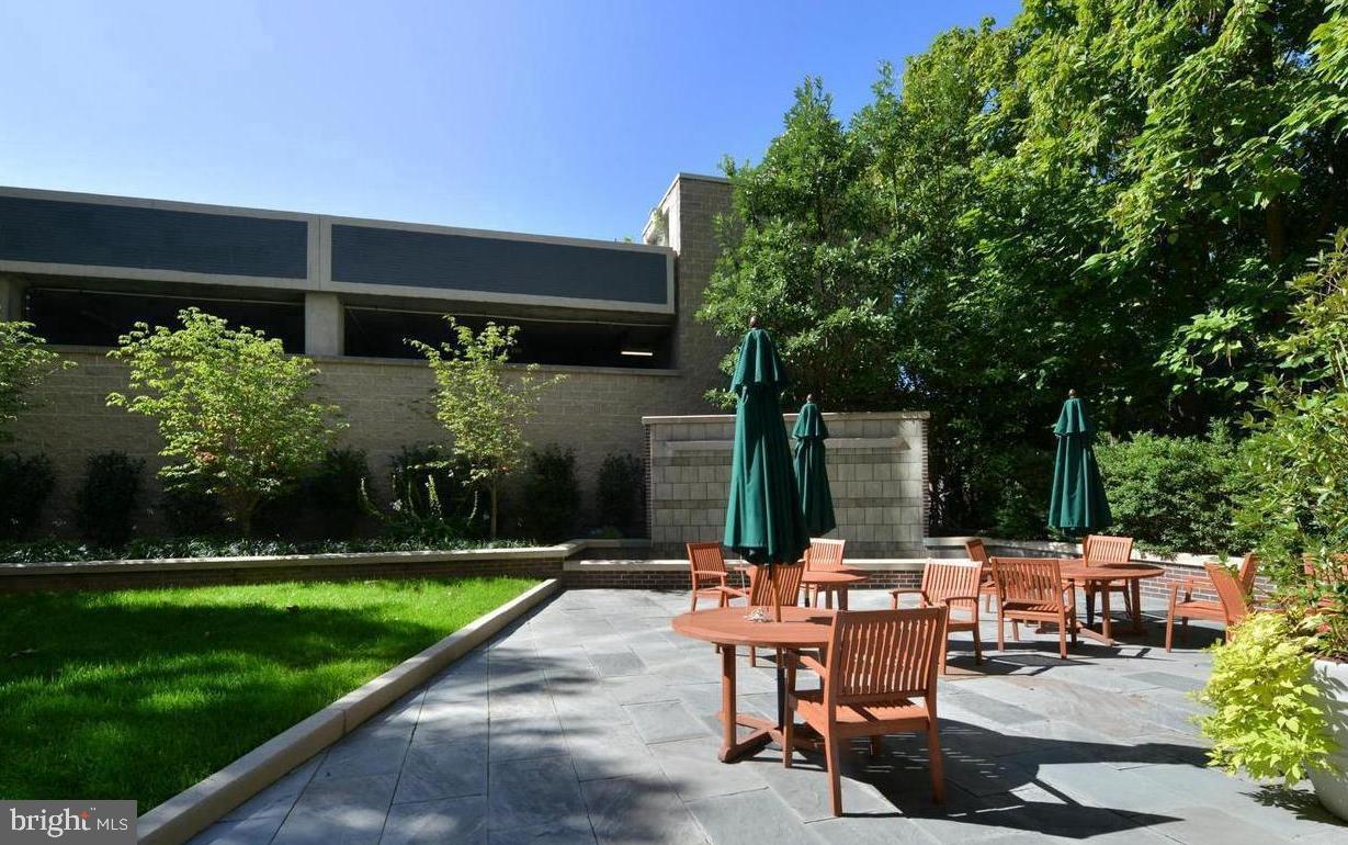 513 W BROAD ST #702, FALLS CHURCH, Virginia 22046, 2 Bedrooms Bedrooms, ,2 BathroomsBathrooms,Residential,For sale,513 W BROAD ST #702,VAFA2003408 MLS # VAFA2003408