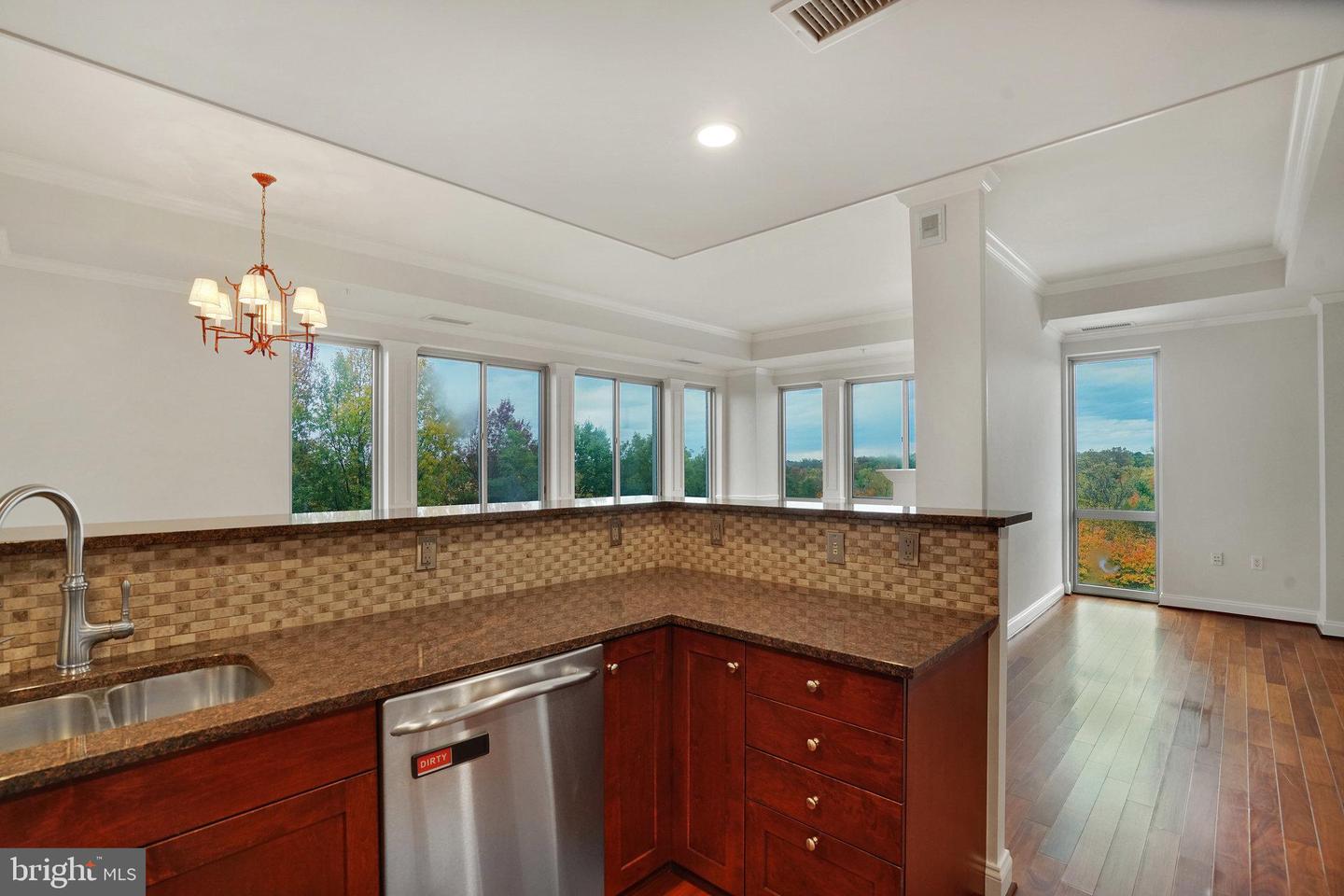 513 W BROAD ST #702, FALLS CHURCH, Virginia 22046, 2 Bedrooms Bedrooms, ,2 BathroomsBathrooms,Residential,For sale,513 W BROAD ST #702,VAFA2003408 MLS # VAFA2003408