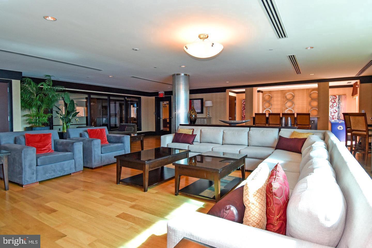 4500 S FOUR MILE RUN DR #1218, ARLINGTON, Virginia 22204, 2 Bedrooms Bedrooms, ,2 BathroomsBathrooms,Residential,For sale,4500 S FOUR MILE RUN DR #1218,VAAR2065604 MLS # VAAR2065604