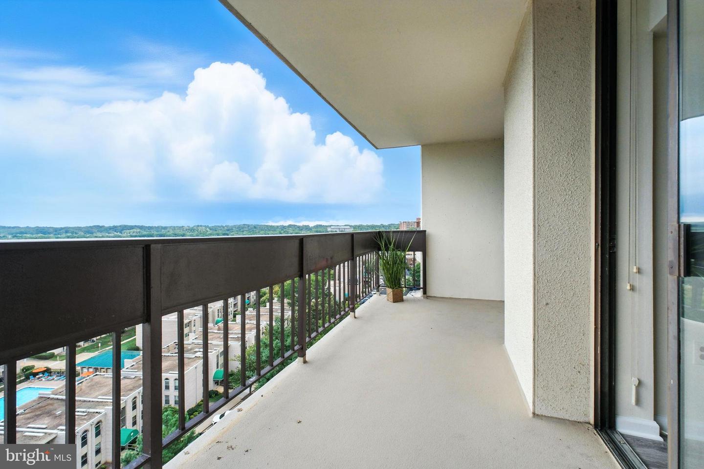 5300 HOLMES RUN PKWY #1210, ALEXANDRIA, Virginia 22304, 1 Bedroom Bedrooms, 2 Rooms Rooms,1 BathroomBathrooms,Residential,For sale,5300 HOLMES RUN PKWY #1210,VAAX2051370 MLS # VAAX2051370 5300 HOLMES RUN PKWY #1210, ALEXANDRIA, Virginia 22304, 1 Bedroom Bedrooms, 2 Rooms Rooms,1 BathroomBathrooms,Residential,For sale,5300 HOLMES RUN PKWY #1210,VAAX2051370 MLS # VAAX2051370