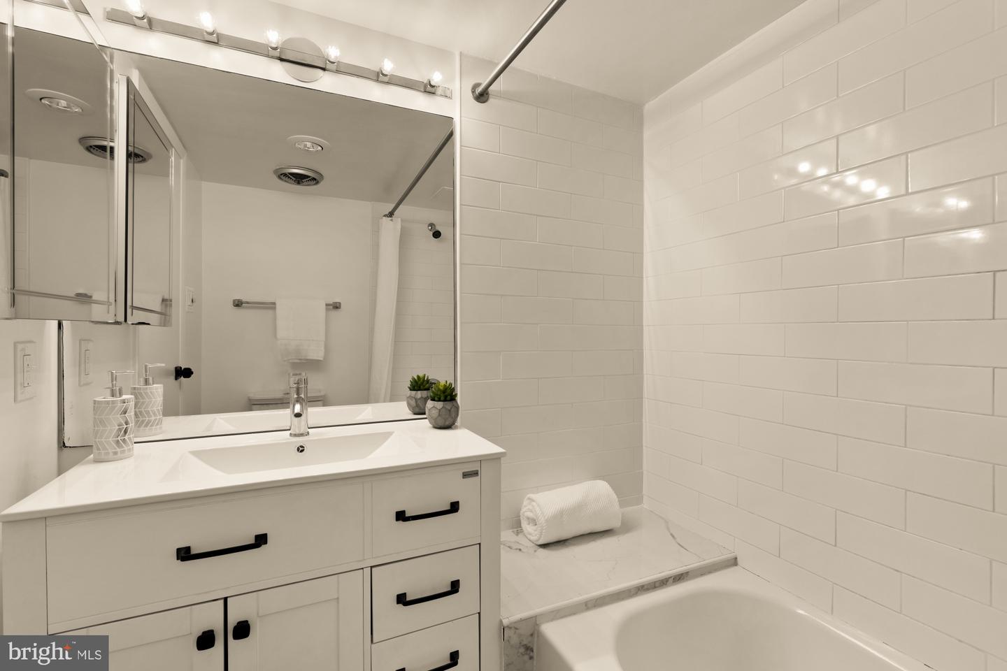 1245 13TH ST NW #907, WASHINGTON, District Of Columbia 20005, 1 Bedroom Bedrooms, ,1 BathroomBathrooms,Residential,For sale,1245 13TH ST NW #907,DCDC2229664 MLS # DCDC2229664