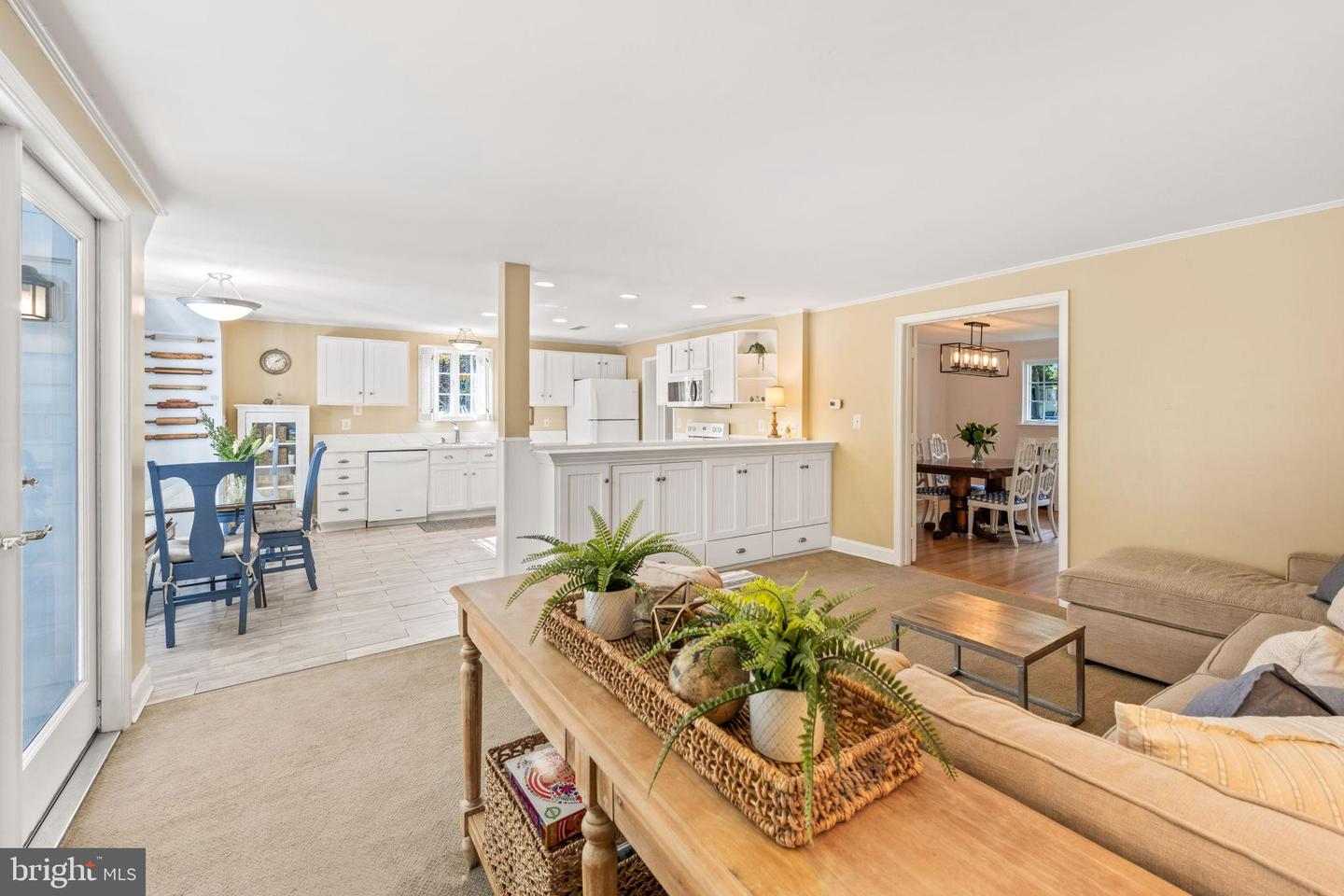 3203 CIRCLE HILL RD, ALEXANDRIA, Virginia 22305, 4 Bedrooms Bedrooms, 7 Rooms Rooms,2 BathroomsBathrooms,Residential,For sale,3203 CIRCLE HILL RD,VAAX2051364 MLS # VAAX2051364