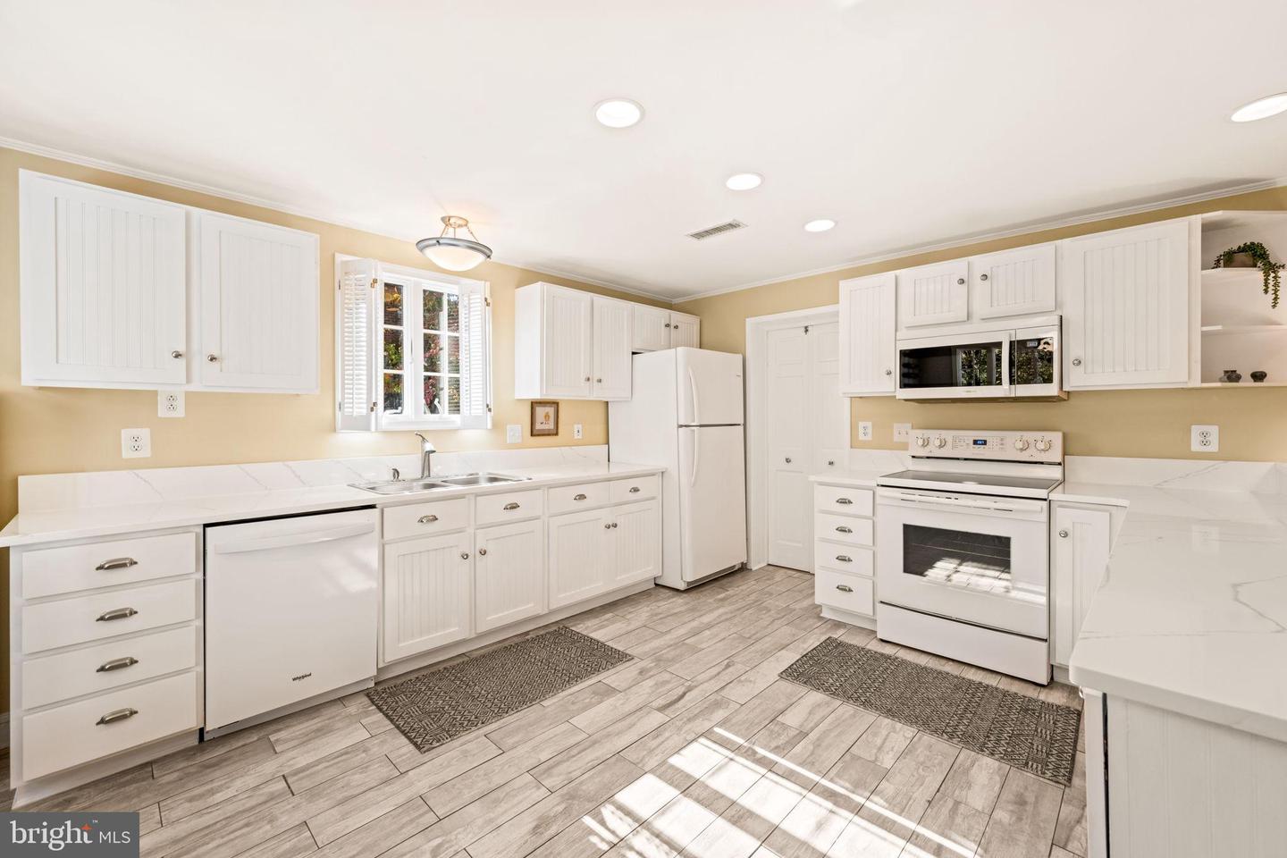 3203 CIRCLE HILL RD, ALEXANDRIA, Virginia 22305, 4 Bedrooms Bedrooms, 7 Rooms Rooms,2 BathroomsBathrooms,Residential,For sale,3203 CIRCLE HILL RD,VAAX2051364 MLS # VAAX2051364