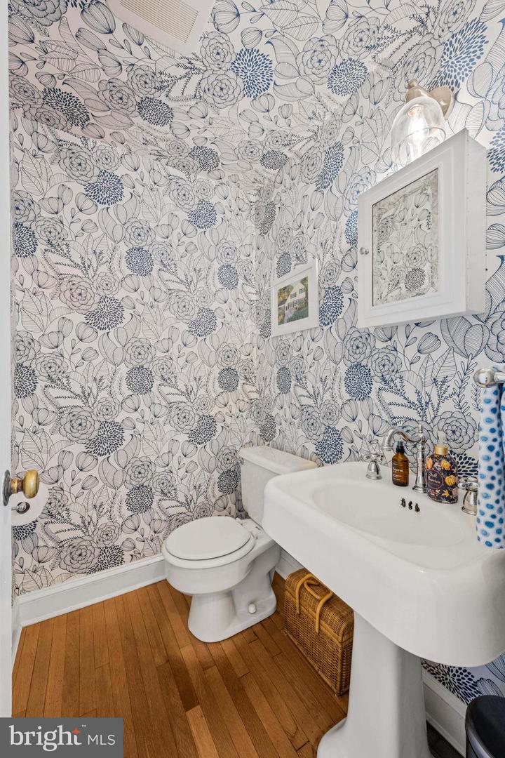 3203 CIRCLE HILL RD, ALEXANDRIA, Virginia 22305, 4 Bedrooms Bedrooms, 7 Rooms Rooms,2 BathroomsBathrooms,Residential,For sale,3203 CIRCLE HILL RD,VAAX2051364 MLS # VAAX2051364