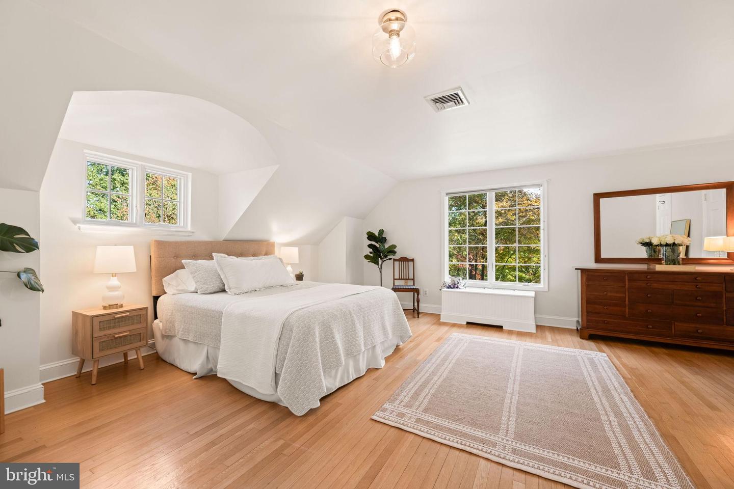 3203 CIRCLE HILL RD, ALEXANDRIA, Virginia 22305, 4 Bedrooms Bedrooms, 7 Rooms Rooms,2 BathroomsBathrooms,Residential,For sale,3203 CIRCLE HILL RD,VAAX2051364 MLS # VAAX2051364