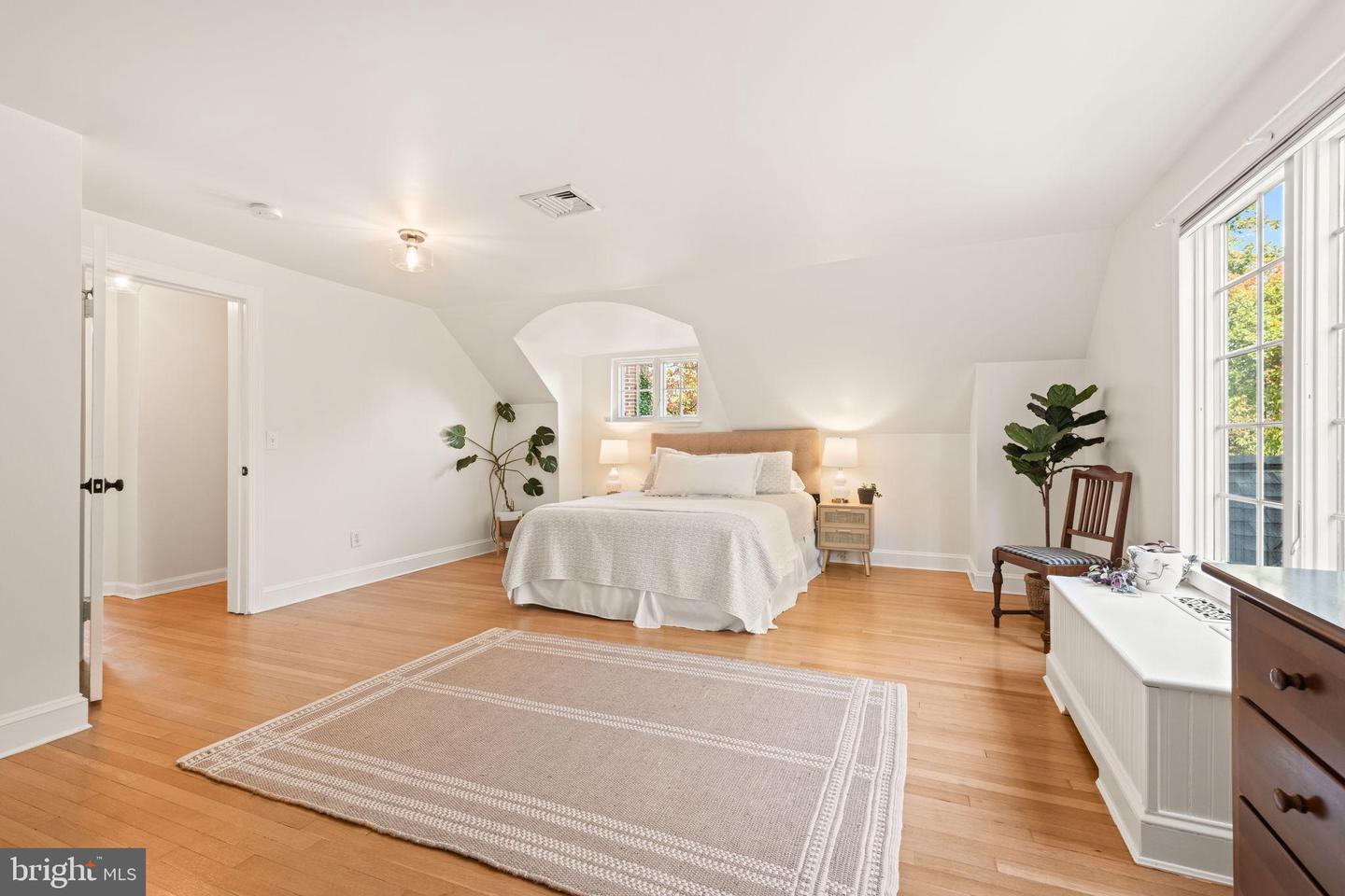 3203 CIRCLE HILL RD, ALEXANDRIA, Virginia 22305, 4 Bedrooms Bedrooms, 7 Rooms Rooms,2 BathroomsBathrooms,Residential,For sale,3203 CIRCLE HILL RD,VAAX2051364 MLS # VAAX2051364