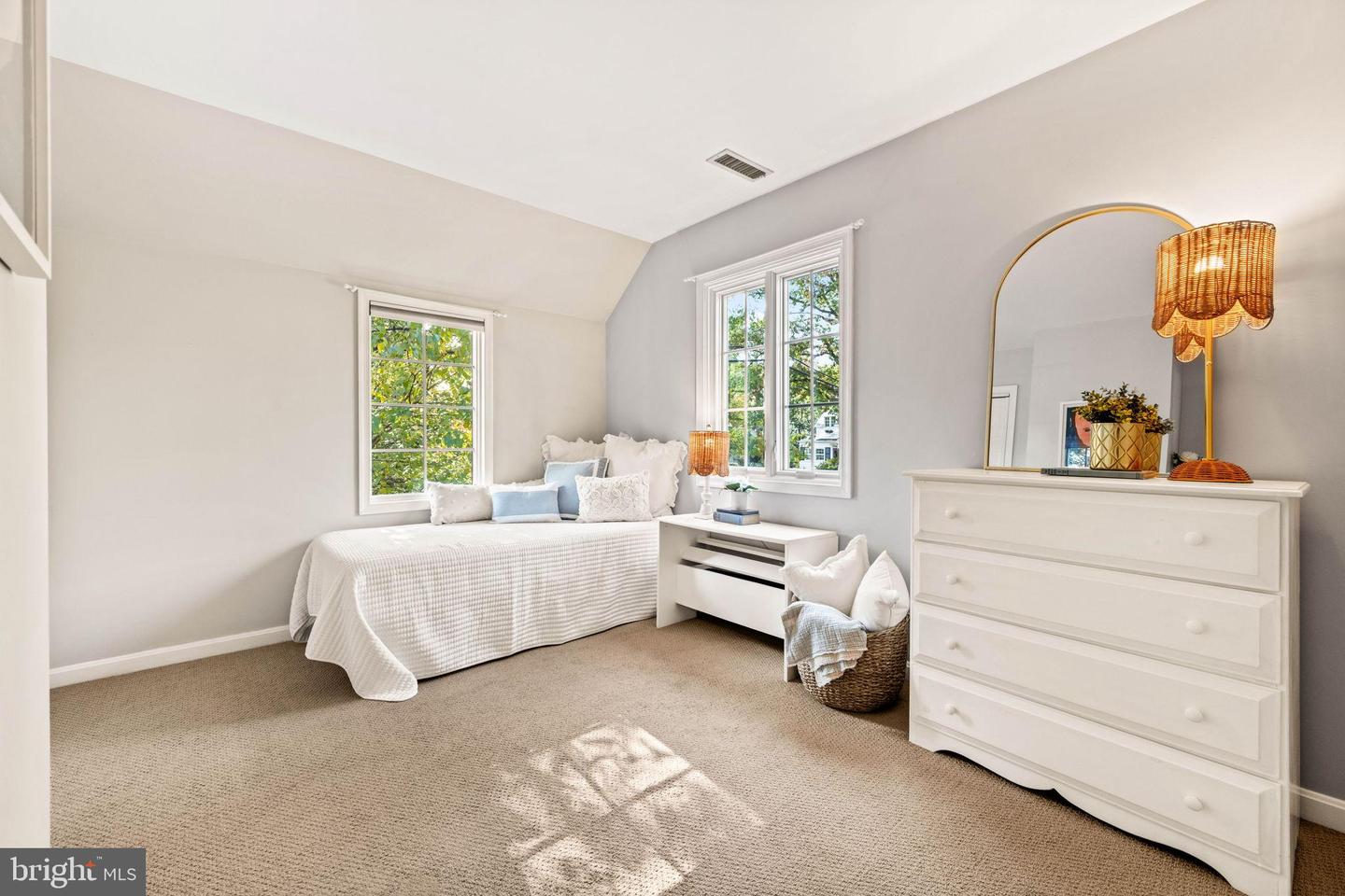 3203 CIRCLE HILL RD, ALEXANDRIA, Virginia 22305, 4 Bedrooms Bedrooms, 7 Rooms Rooms,2 BathroomsBathrooms,Residential,For sale,3203 CIRCLE HILL RD,VAAX2051364 MLS # VAAX2051364