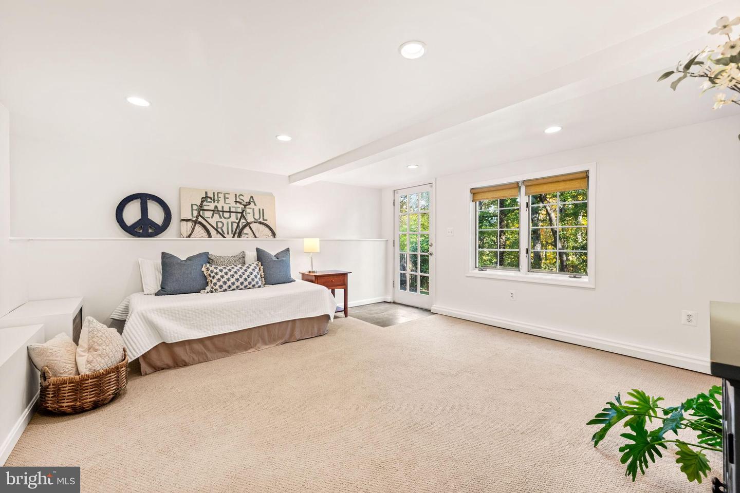 3203 CIRCLE HILL RD, ALEXANDRIA, Virginia 22305, 4 Bedrooms Bedrooms, 7 Rooms Rooms,2 BathroomsBathrooms,Residential,For sale,3203 CIRCLE HILL RD,VAAX2051364 MLS # VAAX2051364