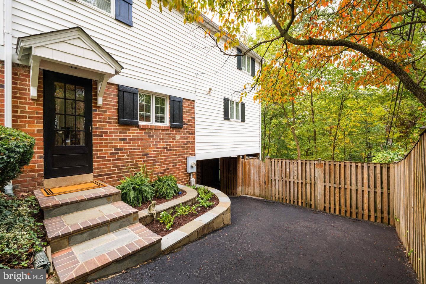 3203 CIRCLE HILL RD, ALEXANDRIA, Virginia 22305, 4 Bedrooms Bedrooms, 7 Rooms Rooms,2 BathroomsBathrooms,Residential,For sale,3203 CIRCLE HILL RD,VAAX2051364 MLS # VAAX2051364