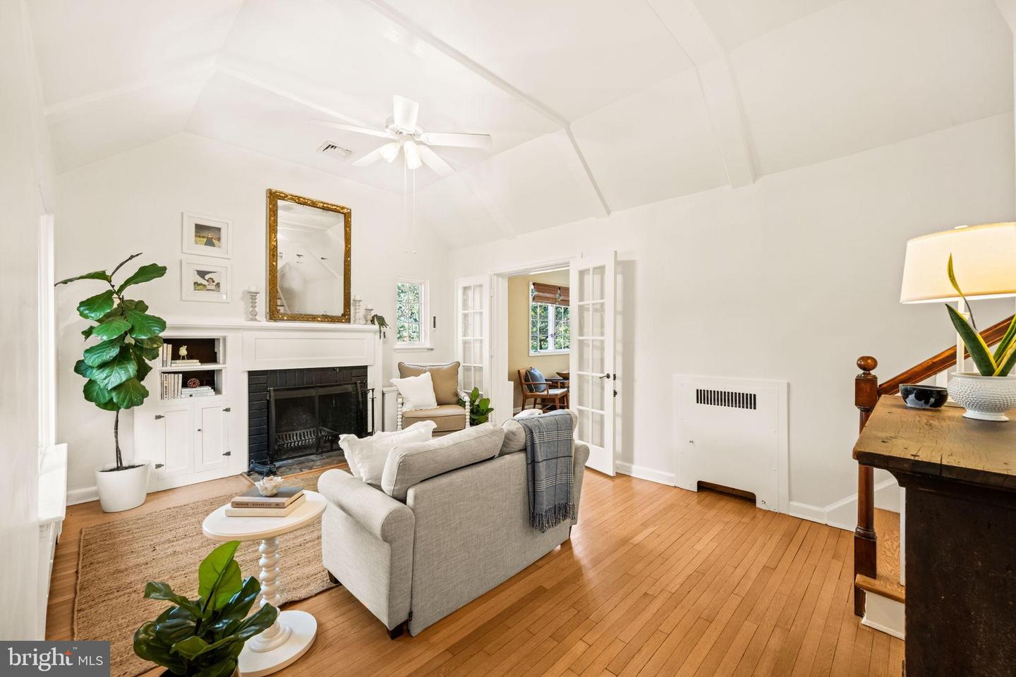 3203 CIRCLE HILL RD, ALEXANDRIA, Virginia 22305, 4 Bedrooms Bedrooms, 7 Rooms Rooms,2 BathroomsBathrooms,Residential,For sale,3203 CIRCLE HILL RD,VAAX2051364 MLS # VAAX2051364