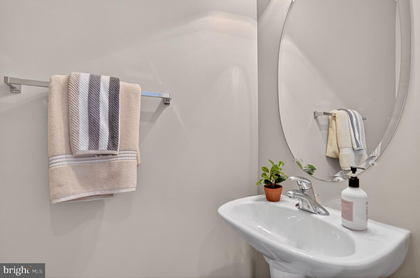 8846 WESTERN HEMLOCK WAY, LORTON, Virginia 22079, 4 Bedrooms Bedrooms, ,2 BathroomsBathrooms,Residential,For sale,8846 WESTERN HEMLOCK WAY,VAFX2277210 MLS # VAFX2277210