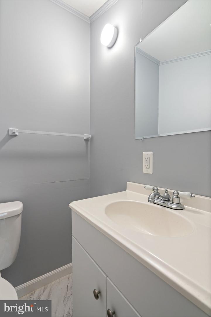 904 HOPTON RD, WOODBRIDGE, Virginia 22191, 3 Bedrooms Bedrooms, ,2 BathroomsBathrooms,Residential,For sale,904 HOPTON RD,VAPW2107122 MLS # VAPW2107122