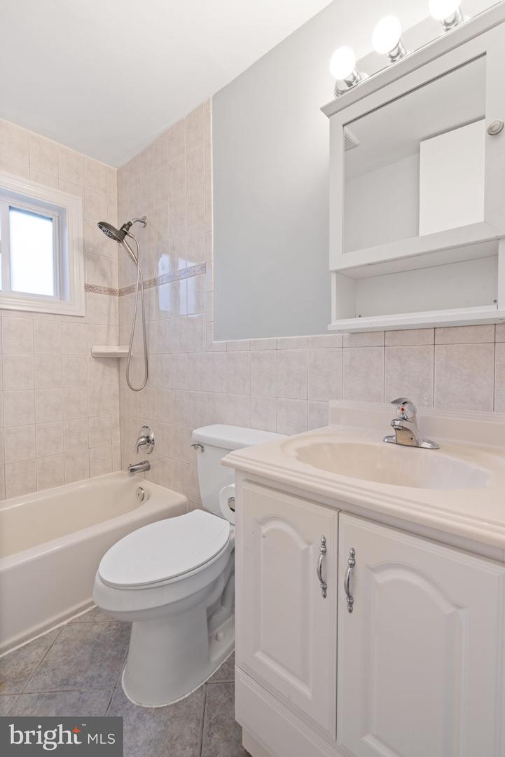 904 HOPTON RD, WOODBRIDGE, Virginia 22191, 3 Bedrooms Bedrooms, ,2 BathroomsBathrooms,Residential,For sale,904 HOPTON RD,VAPW2107122 MLS # VAPW2107122