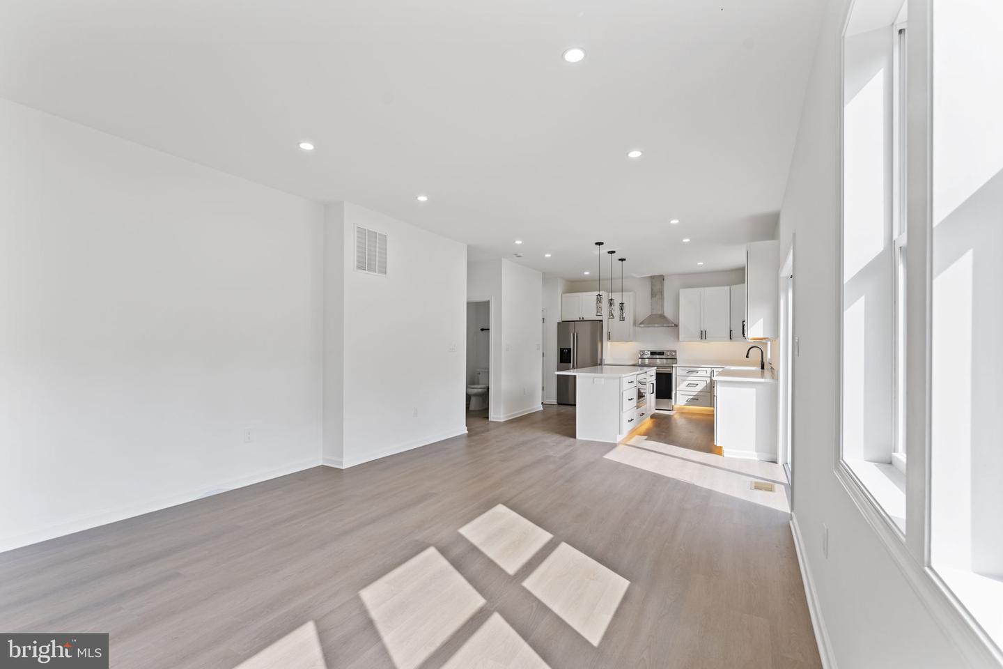 8111 OAK ST, MANASSAS, Virginia 20111, 4 Bedrooms Bedrooms, 4 Rooms Rooms,3 BathroomsBathrooms,Residential,For sale,8111 OAK ST,VAPW2107084 MLS # VAPW2107084