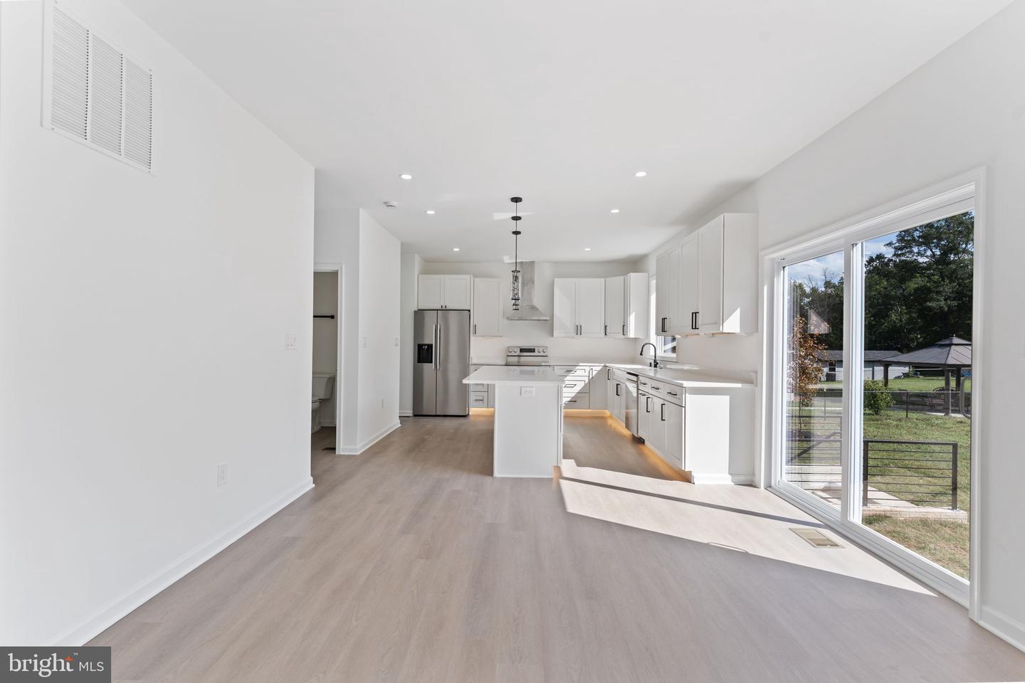 8111 OAK ST, MANASSAS, Virginia 20111, 4 Bedrooms Bedrooms, 4 Rooms Rooms,3 BathroomsBathrooms,Residential,For sale,8111 OAK ST,VAPW2107084 MLS # VAPW2107084