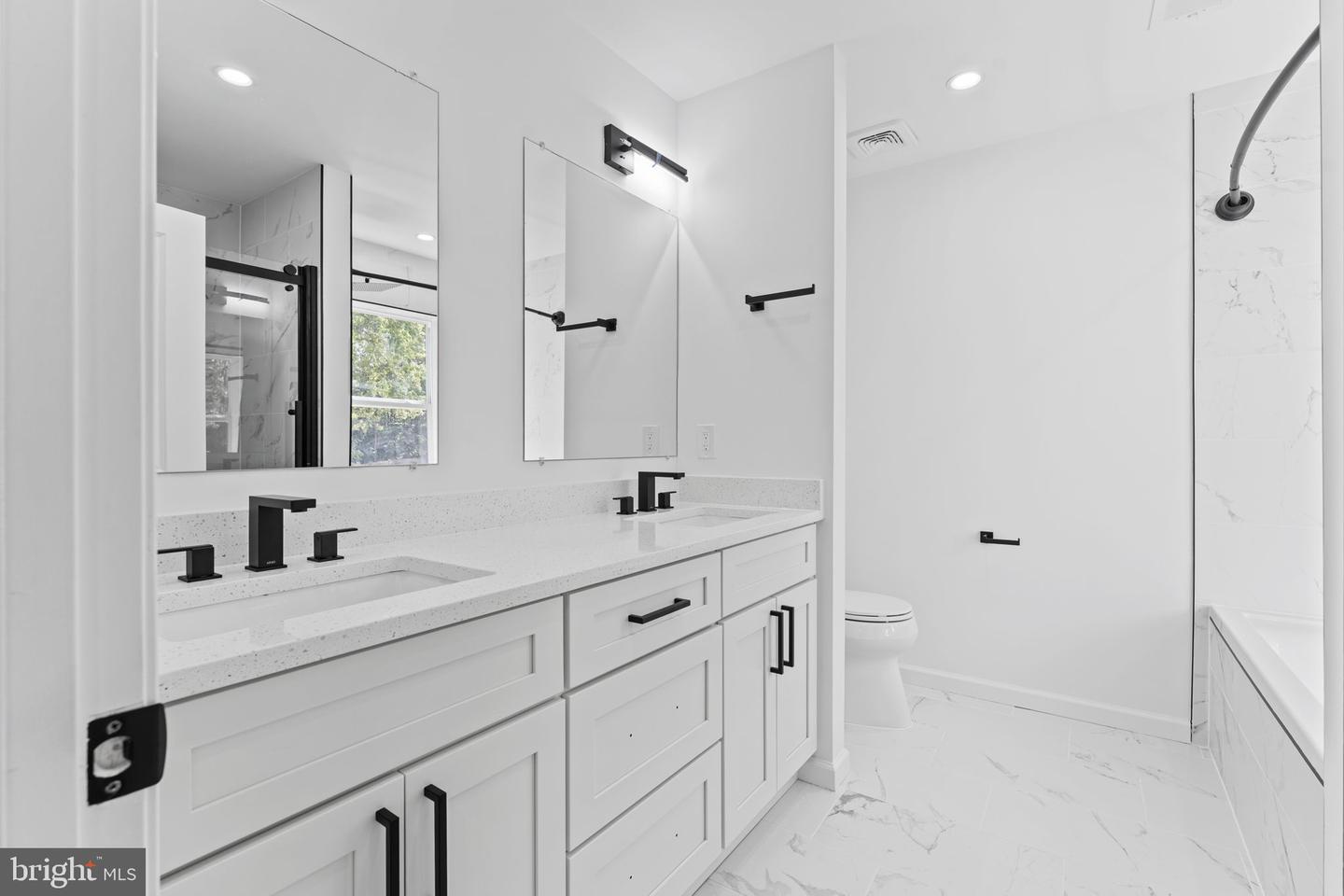 8111 OAK ST, MANASSAS, Virginia 20111, 4 Bedrooms Bedrooms, 4 Rooms Rooms,3 BathroomsBathrooms,Residential,For sale,8111 OAK ST,VAPW2107084 MLS # VAPW2107084