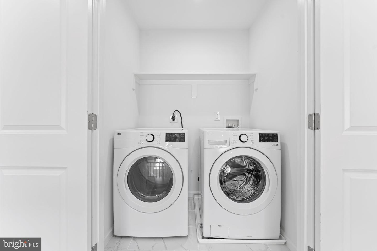 8111 OAK ST, MANASSAS, Virginia 20111, 4 Bedrooms Bedrooms, 4 Rooms Rooms,3 BathroomsBathrooms,Residential,For sale,8111 OAK ST,VAPW2107084 MLS # VAPW2107084