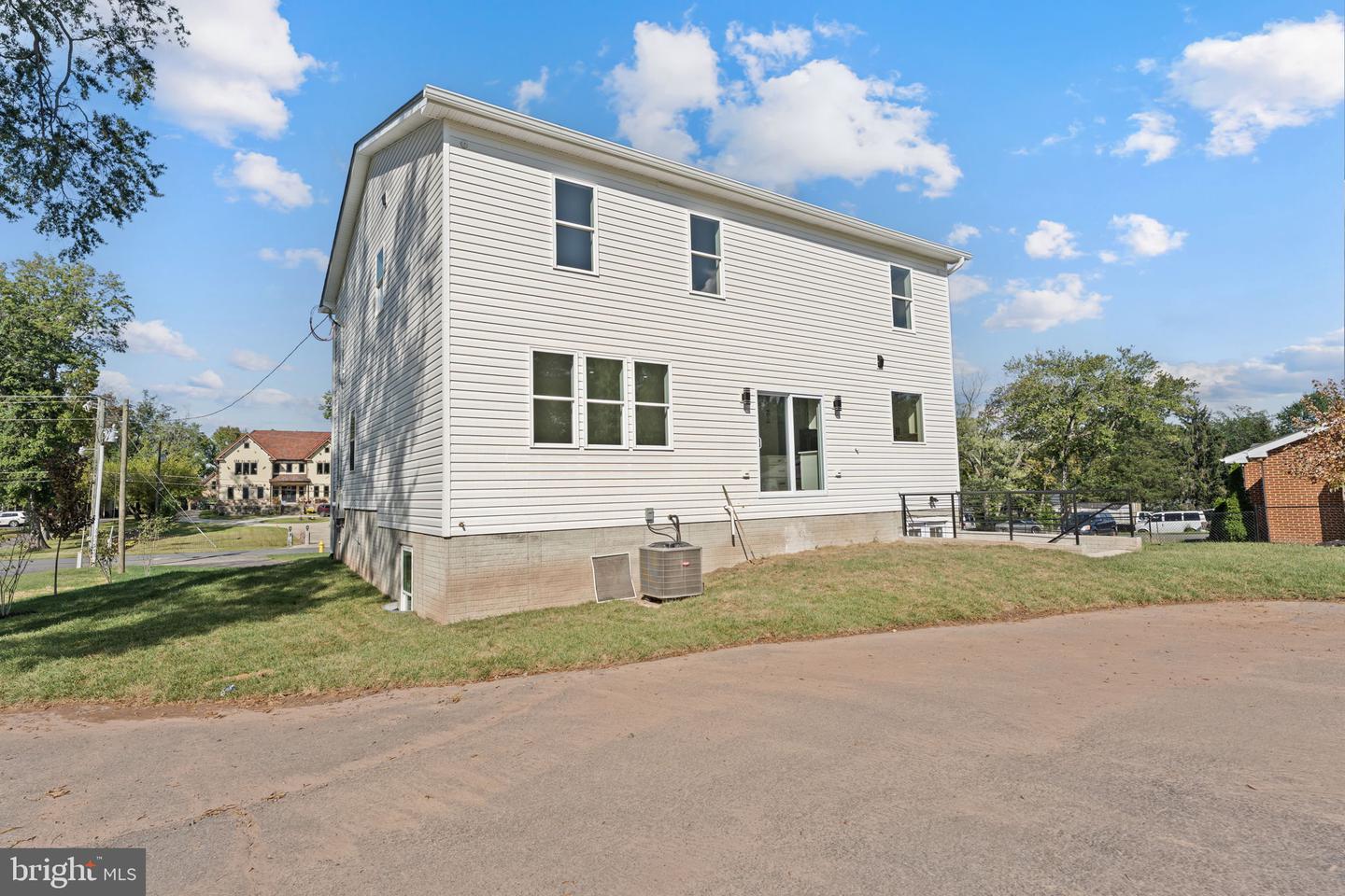 8111 OAK ST, MANASSAS, Virginia 20111, 4 Bedrooms Bedrooms, 4 Rooms Rooms,3 BathroomsBathrooms,Residential,For sale,8111 OAK ST,VAPW2107084 MLS # VAPW2107084