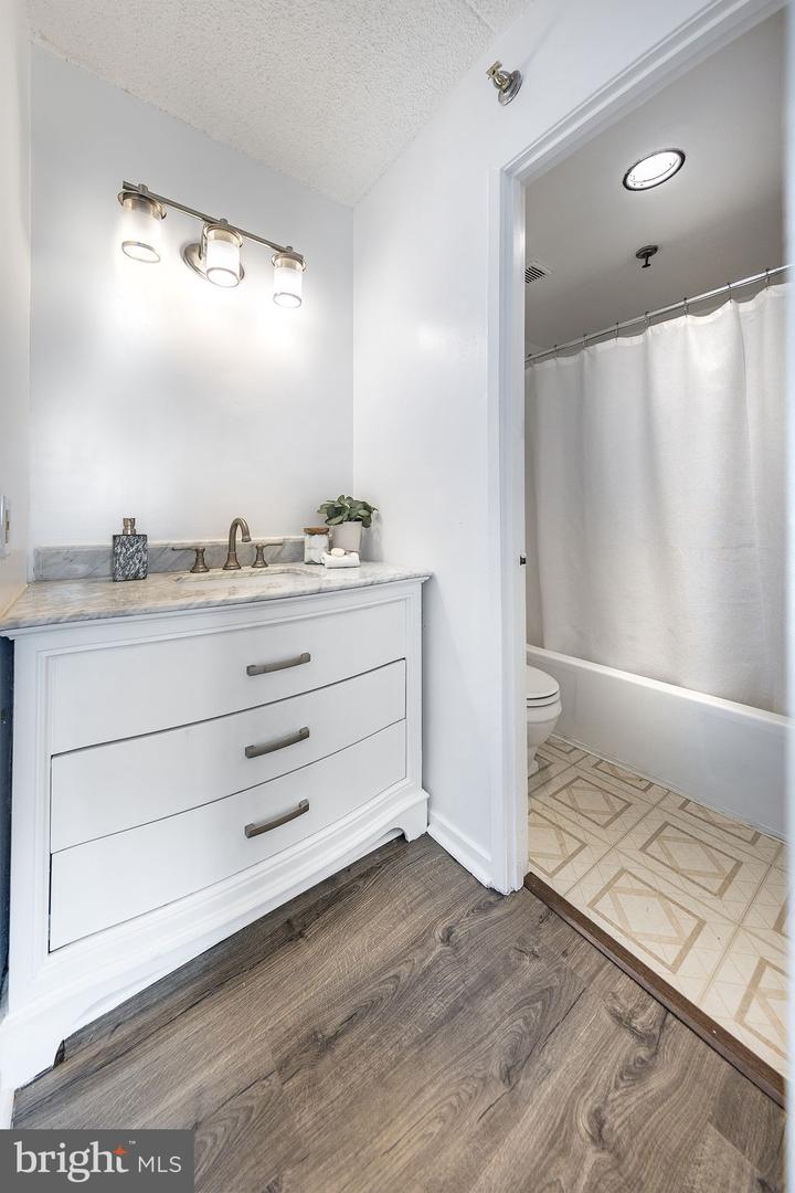 5911 EDSALL RD #912, ALEXANDRIA, Virginia 22304, 2 Bedrooms Bedrooms, ,2 BathroomsBathrooms,Residential,For sale,5911 EDSALL RD #912,VAAX2051392 MLS # VAAX2051392