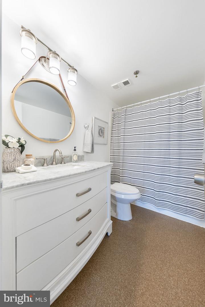 5911 EDSALL RD #912, ALEXANDRIA, Virginia 22304, 2 Bedrooms Bedrooms, ,2 BathroomsBathrooms,Residential,For sale,5911 EDSALL RD #912,VAAX2051392 MLS # VAAX2051392