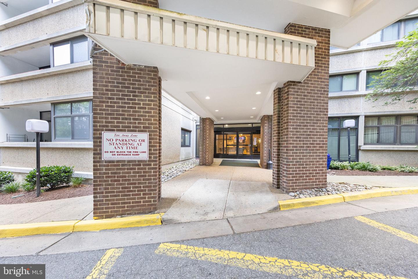 5911 EDSALL RD #912, ALEXANDRIA, Virginia 22304, 2 Bedrooms Bedrooms, ,2 BathroomsBathrooms,Residential,For sale,5911 EDSALL RD #912,VAAX2051392 MLS # VAAX2051392