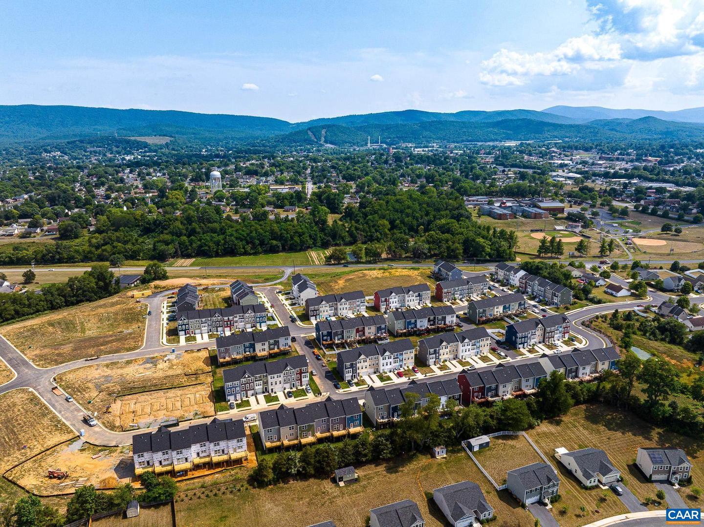 236 WILLOWSHIRE CT, WAYNESBORO, Virginia 22980, 3 Bedrooms Bedrooms, ,2 BathroomsBathrooms,Residential,For sale,236 WILLOWSHIRE CT,670611 MLS # 670611