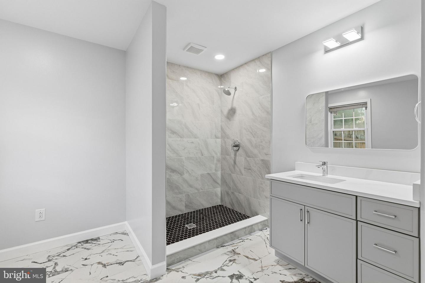 14504 FULLERTON RD, WOODBRIDGE, Virginia 22193, 5 Bedrooms Bedrooms, ,3 BathroomsBathrooms,Residential,For sale,14504 FULLERTON RD,VAPW2107096 MLS # VAPW2107096