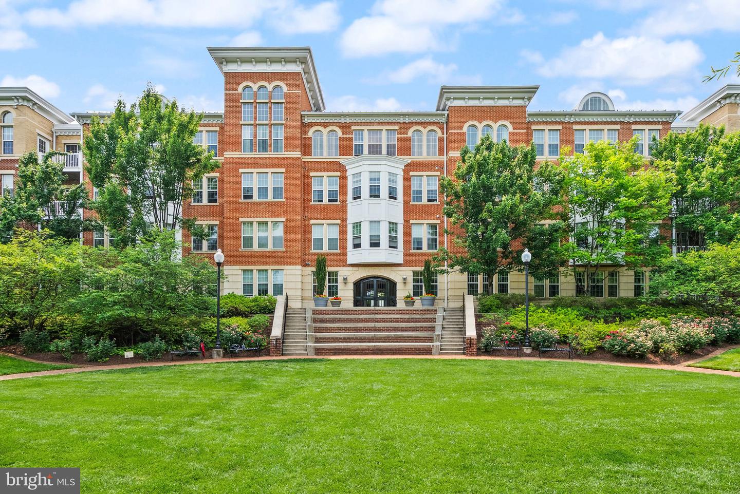 400 CAMERON STATION BLVD #105, ALEXANDRIA, Virginia 22304, 2 Bedrooms Bedrooms, ,2 BathroomsBathrooms,Residential,For sale,400 CAMERON STATION BLVD #105,VAAX2044682 MLS # VAAX2044682