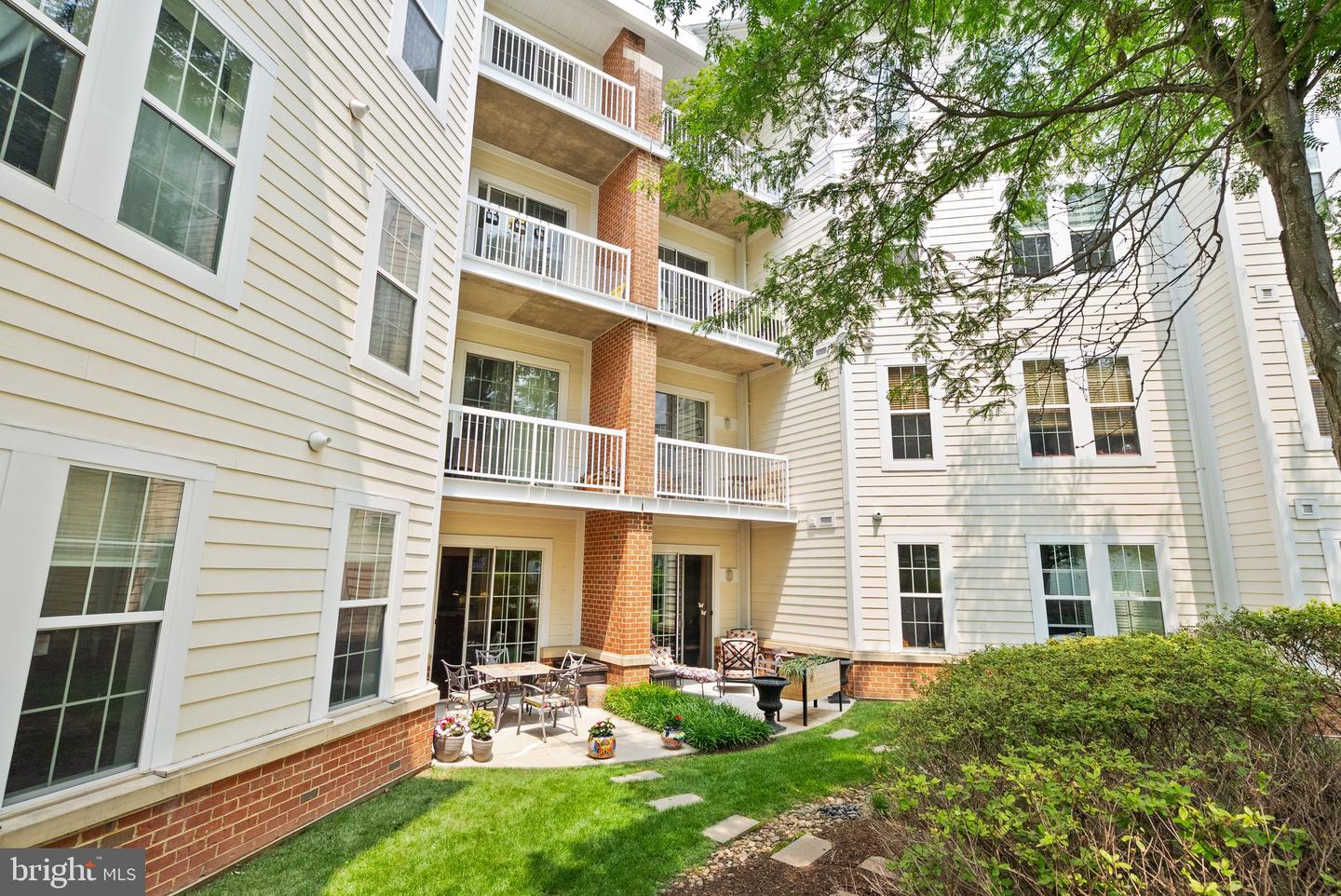 400 CAMERON STATION BLVD #105, ALEXANDRIA, Virginia 22304, 2 Bedrooms Bedrooms, ,2 BathroomsBathrooms,Residential,For sale,400 CAMERON STATION BLVD #105,VAAX2044682 MLS # VAAX2044682