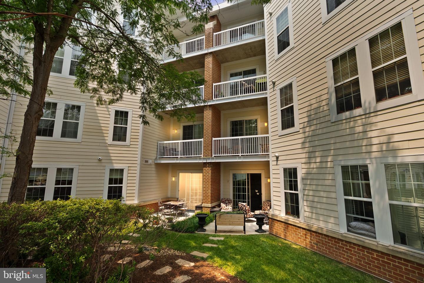 400 CAMERON STATION BLVD #105, ALEXANDRIA, Virginia 22304, 2 Bedrooms Bedrooms, ,2 BathroomsBathrooms,Residential,For sale,400 CAMERON STATION BLVD #105,VAAX2044682 MLS # VAAX2044682