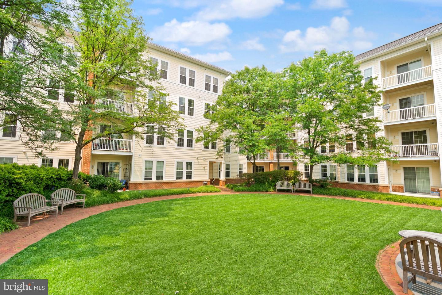 400 CAMERON STATION BLVD #105, ALEXANDRIA, Virginia 22304, 2 Bedrooms Bedrooms, ,2 BathroomsBathrooms,Residential,For sale,400 CAMERON STATION BLVD #105,VAAX2044682 MLS # VAAX2044682