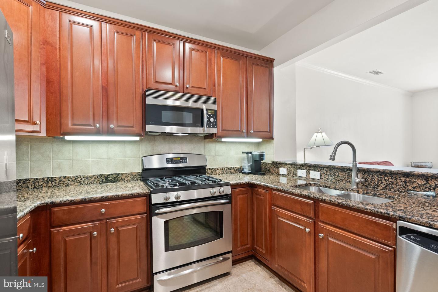 400 CAMERON STATION BLVD #105, ALEXANDRIA, Virginia 22304, 2 Bedrooms Bedrooms, ,2 BathroomsBathrooms,Residential,For sale,400 CAMERON STATION BLVD #105,VAAX2044682 MLS # VAAX2044682