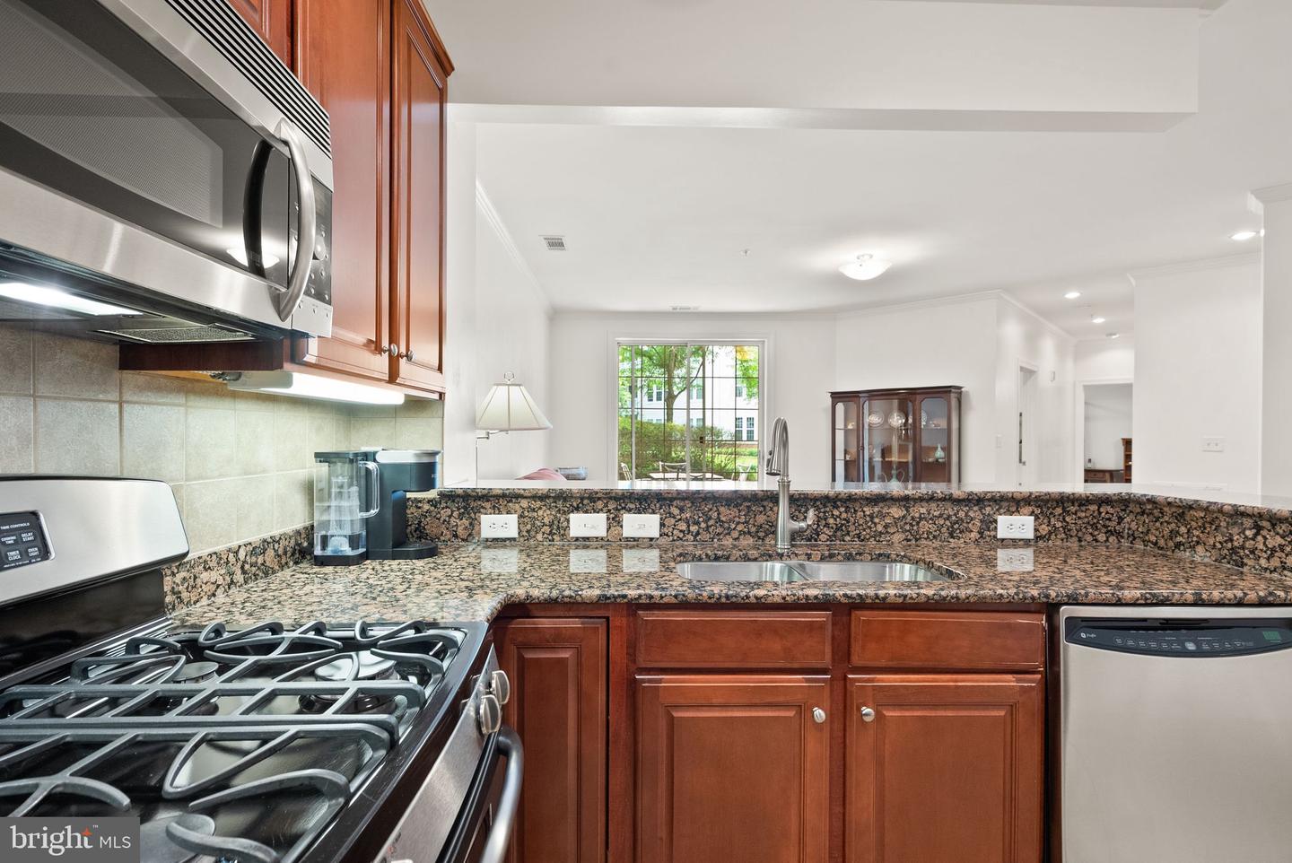 400 CAMERON STATION BLVD #105, ALEXANDRIA, Virginia 22304, 2 Bedrooms Bedrooms, ,2 BathroomsBathrooms,Residential,For sale,400 CAMERON STATION BLVD #105,VAAX2044682 MLS # VAAX2044682