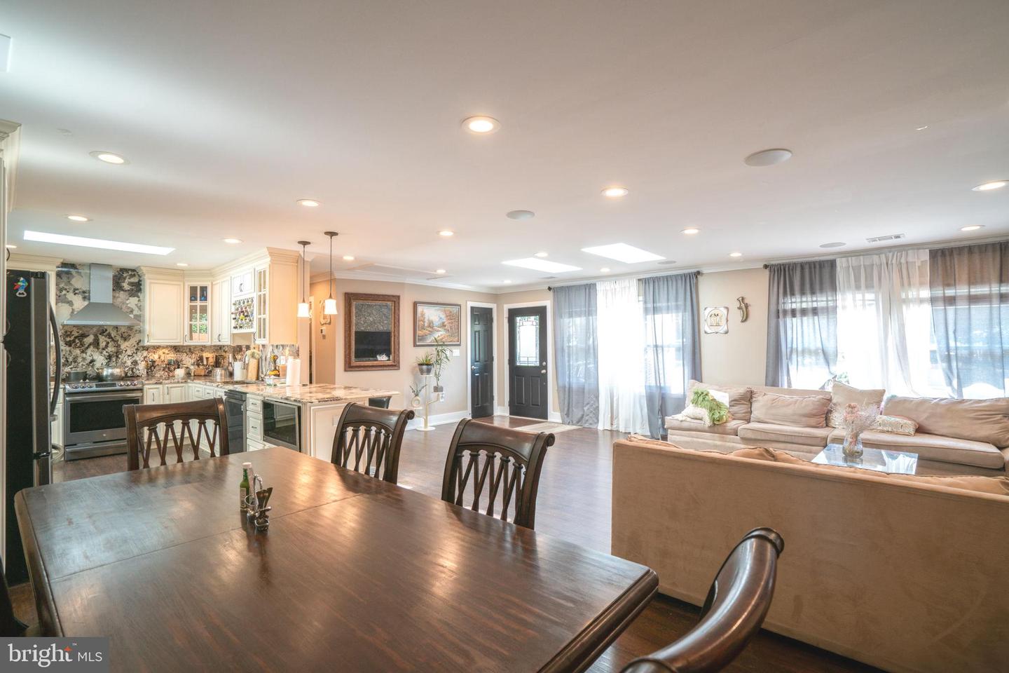 1114 S DICKENSON AVE, STERLING, Virginia 20164, 4 Bedrooms Bedrooms, 7 Rooms Rooms,2 BathroomsBathrooms,Residential,For sale,1114 S DICKENSON AVE,VALO2099740 MLS # VALO2099740