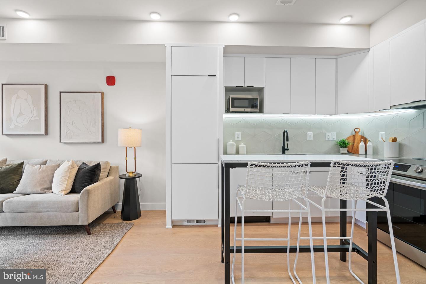 733 8TH ST SE #303, WASHINGTON, District Of Columbia 20003, 2 Bedrooms Bedrooms, ,1 BathroomBathrooms,Residential,For sale,733 8TH ST SE #303,DCDC2211750 MLS # DCDC2211750