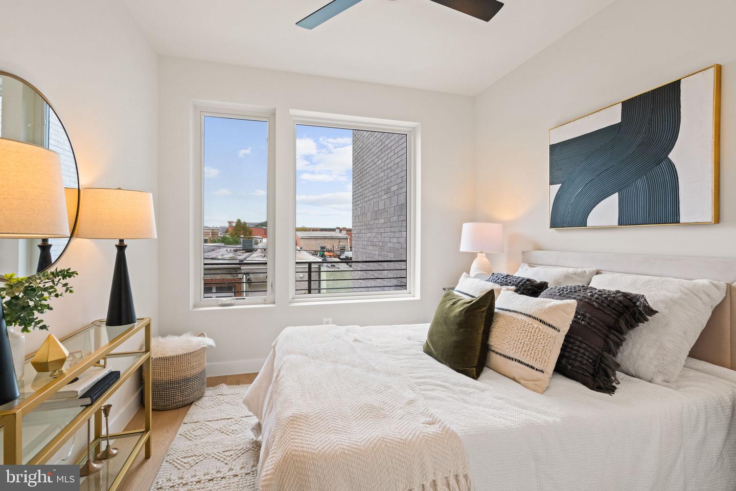 733 8TH ST SE #02, WASHINGTON, District Of Columbia 20003, 2 Bedrooms Bedrooms, ,2 BathroomsBathrooms,Residential,For sale,733 8TH ST SE #02,DCDC2212356 MLS # DCDC2212356