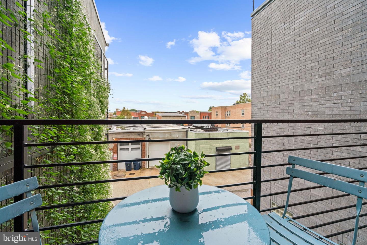 733 8TH ST SE #02, WASHINGTON, District Of Columbia 20003, 2 Bedrooms Bedrooms, ,2 BathroomsBathrooms,Residential,For sale,733 8TH ST SE #02,DCDC2212356 MLS # DCDC2212356