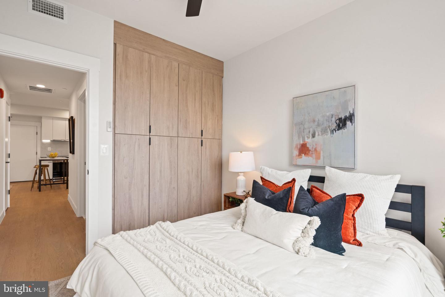 733 8TH ST SE #02, WASHINGTON, District Of Columbia 20003, 2 Bedrooms Bedrooms, ,2 BathroomsBathrooms,Residential,For sale,733 8TH ST SE #02,DCDC2212356 MLS # DCDC2212356