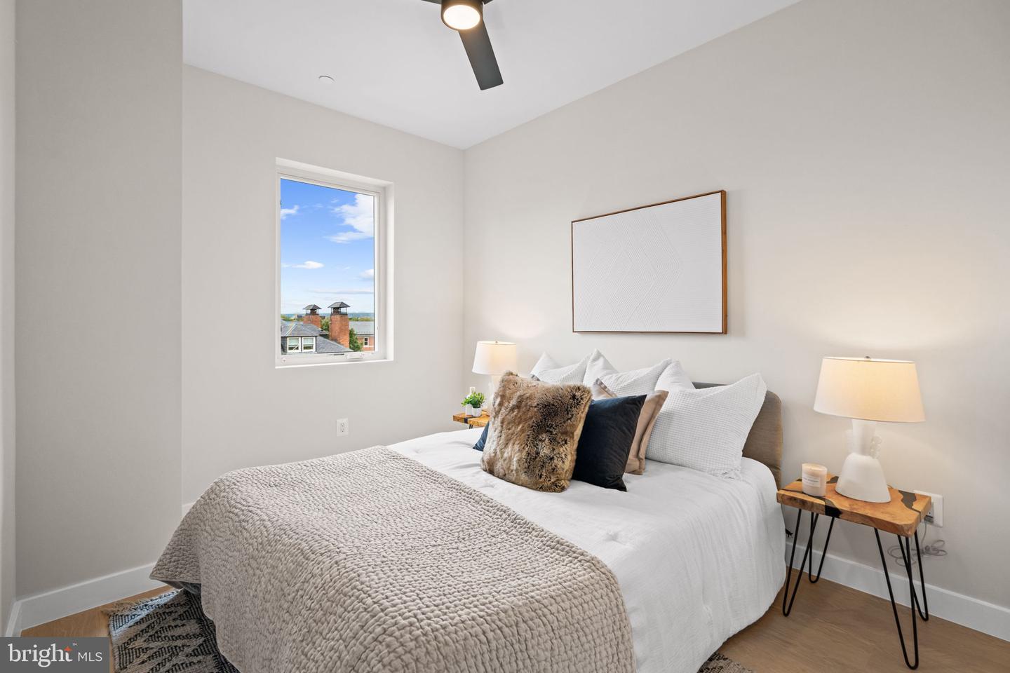 733 8TH ST SE #302, WASHINGTON, District Of Columbia 20003, 2 Bedrooms Bedrooms, ,1 BathroomBathrooms,Residential,For sale,733 8TH ST SE #302,DCDC2212378 MLS # DCDC2212378