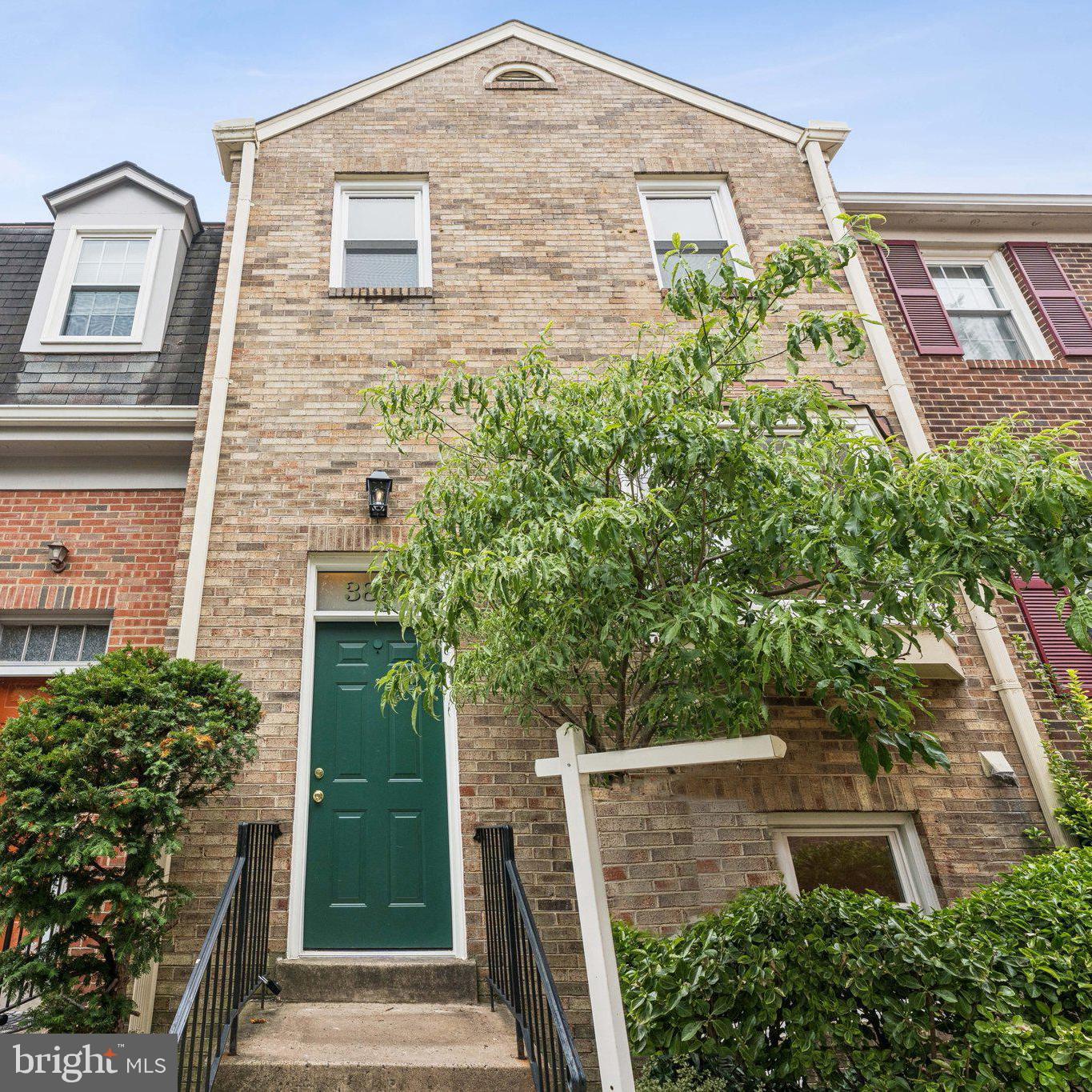 3836 BRIGHTON CT, ALEXANDRIA, Virginia 22305, 4 Bedrooms Bedrooms, ,2 BathroomsBathrooms,Residential,For sale,3836 BRIGHTON CT,VAAX2048382 MLS # VAAX2048382