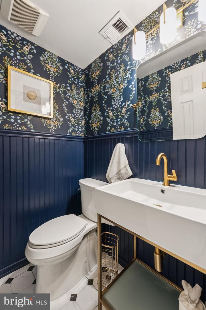 3836 BRIGHTON CT, ALEXANDRIA, Virginia 22305, 4 Bedrooms Bedrooms, ,2 BathroomsBathrooms,Residential,For sale,3836 BRIGHTON CT,VAAX2048382 MLS # VAAX2048382