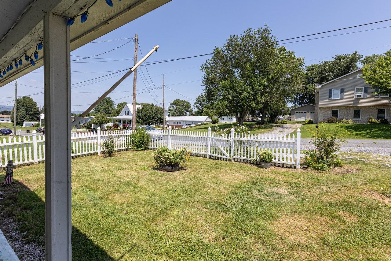 711 EIGHTH ST, SHENANDOAH, Virginia 22849, 2 Bedrooms Bedrooms, ,1 BathroomBathrooms,Residential,711 EIGHTH ST,667373 MLS # 667373