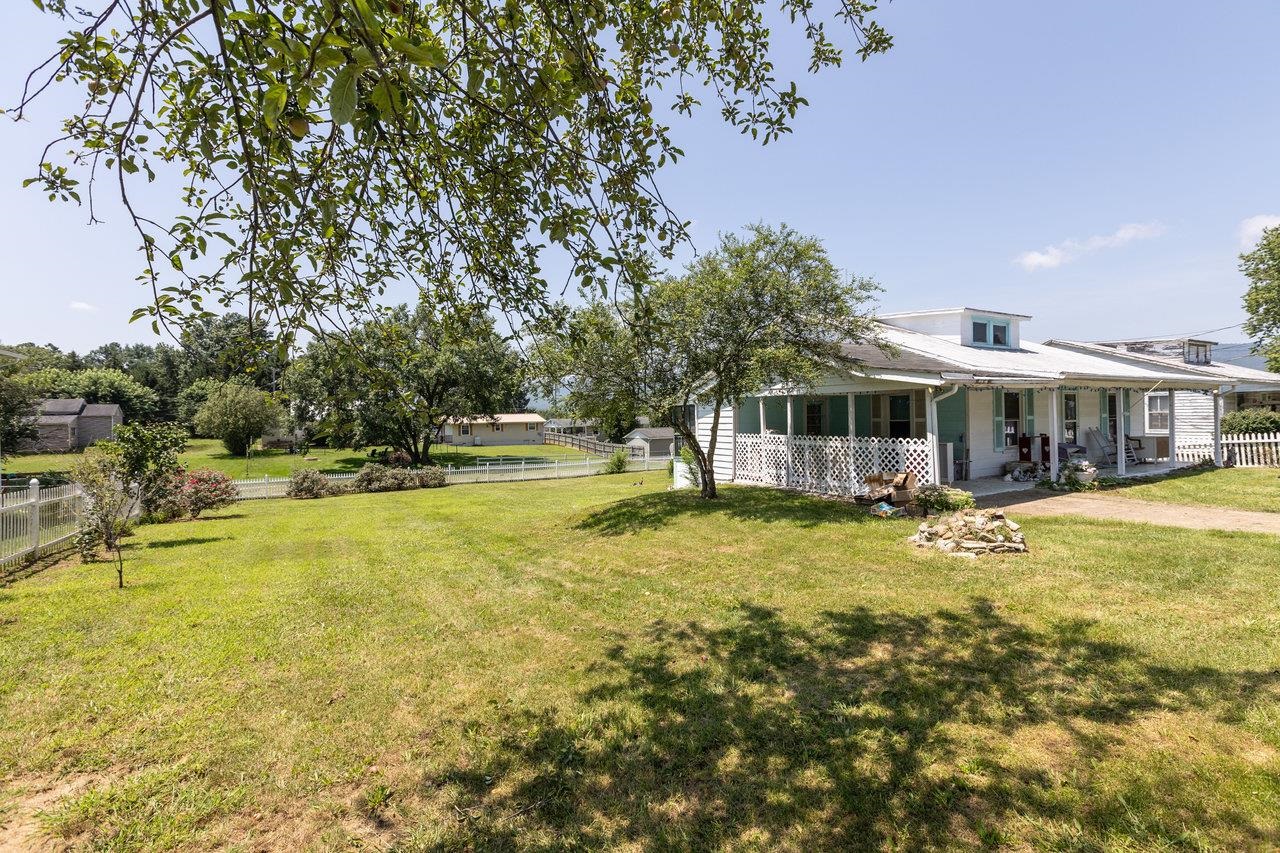 711 EIGHTH ST, SHENANDOAH, Virginia 22849, 2 Bedrooms Bedrooms, ,1 BathroomBathrooms,Residential,711 EIGHTH ST,667373 MLS # 667373