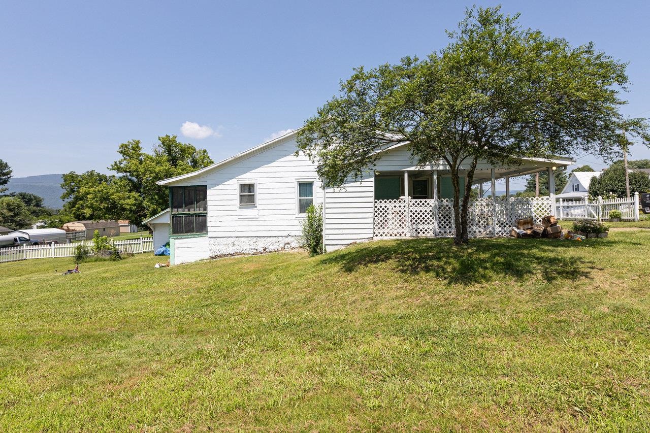 711 EIGHTH ST, SHENANDOAH, Virginia 22849, 2 Bedrooms Bedrooms, ,1 BathroomBathrooms,Residential,711 EIGHTH ST,667373 MLS # 667373