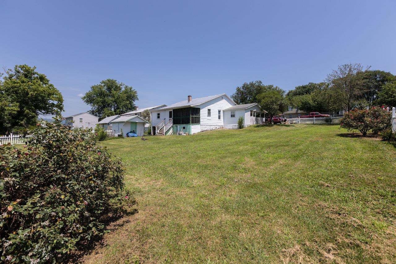 711 EIGHTH ST, SHENANDOAH, Virginia 22849, 2 Bedrooms Bedrooms, ,1 BathroomBathrooms,Residential,711 EIGHTH ST,667373 MLS # 667373