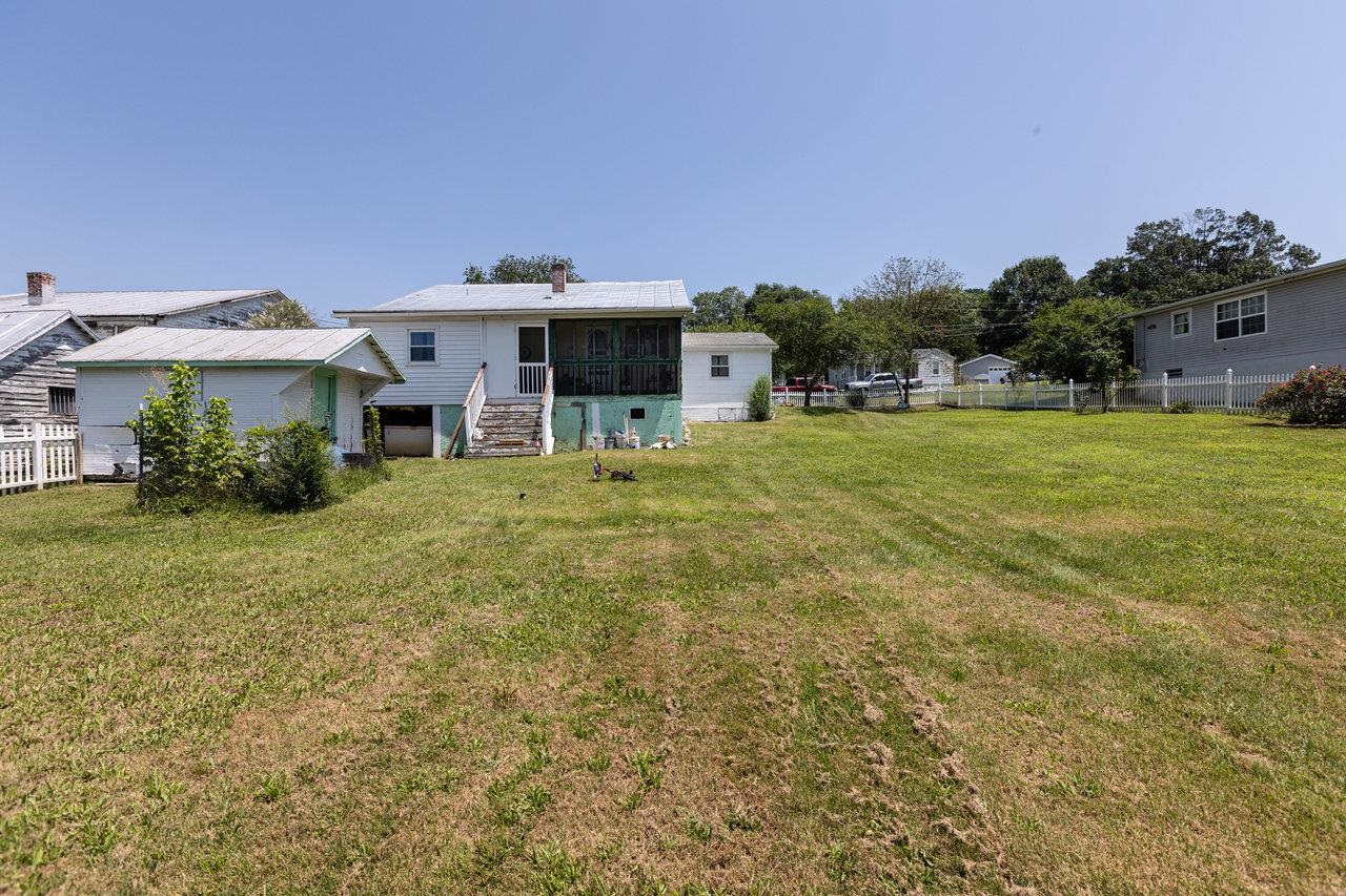 711 EIGHTH ST, SHENANDOAH, Virginia 22849, 2 Bedrooms Bedrooms, ,1 BathroomBathrooms,Residential,711 EIGHTH ST,667373 MLS # 667373