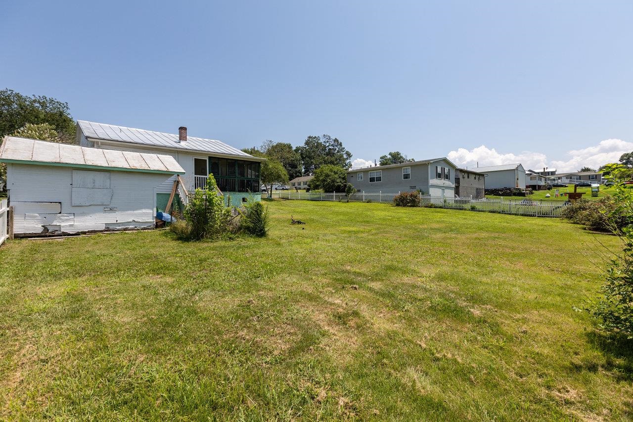 711 EIGHTH ST, SHENANDOAH, Virginia 22849, 2 Bedrooms Bedrooms, ,1 BathroomBathrooms,Residential,711 EIGHTH ST,667373 MLS # 667373