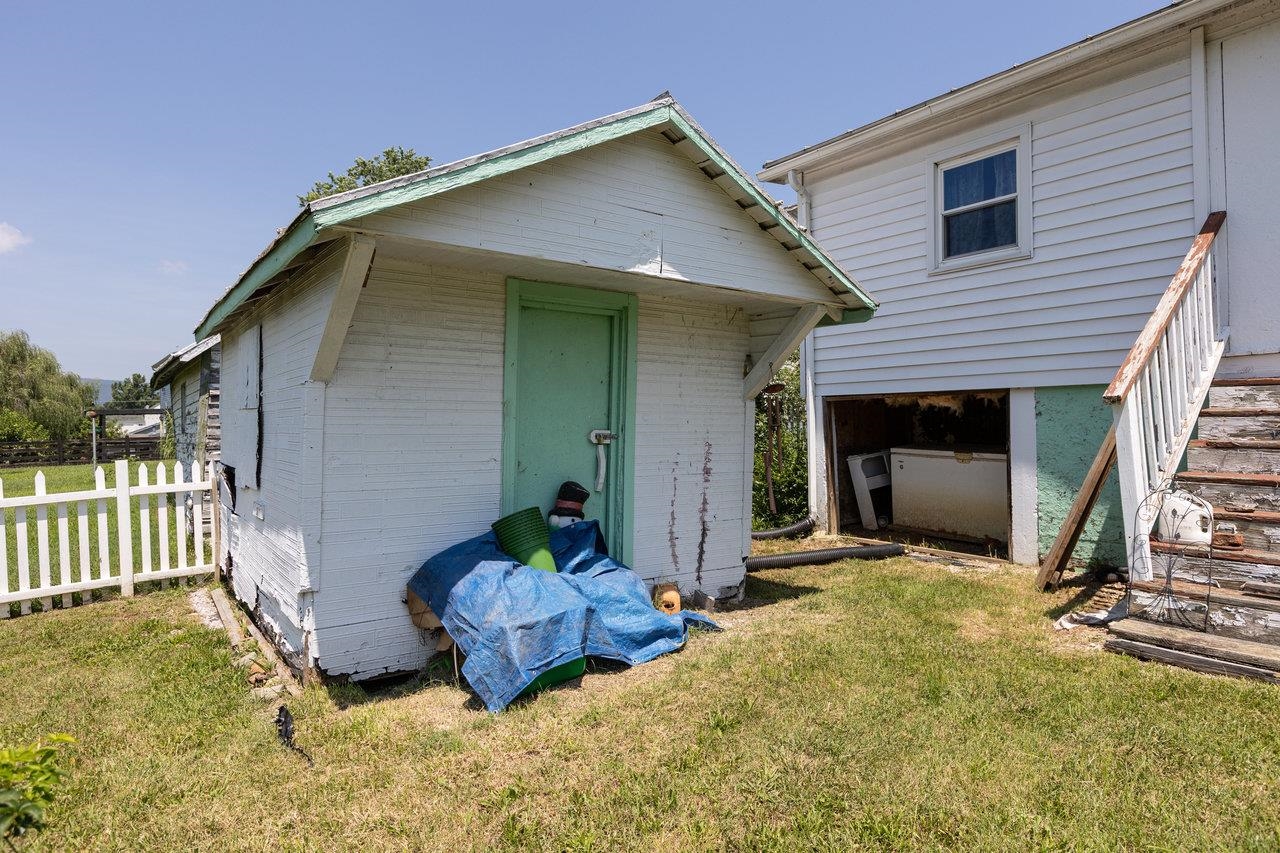 711 EIGHTH ST, SHENANDOAH, Virginia 22849, 2 Bedrooms Bedrooms, ,1 BathroomBathrooms,Residential,711 EIGHTH ST,667373 MLS # 667373